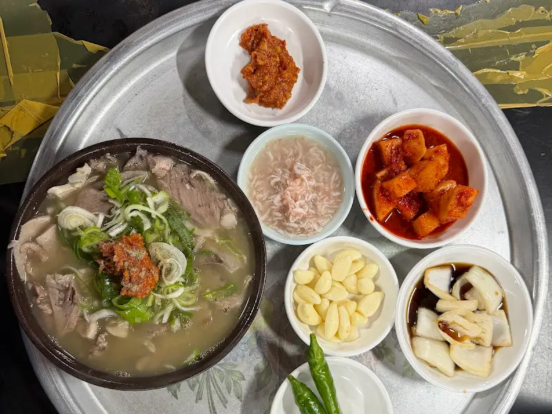 청도돼지국밥 한 상 차림