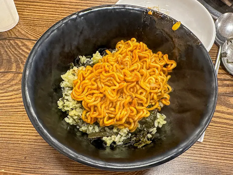 라면사리 투하!