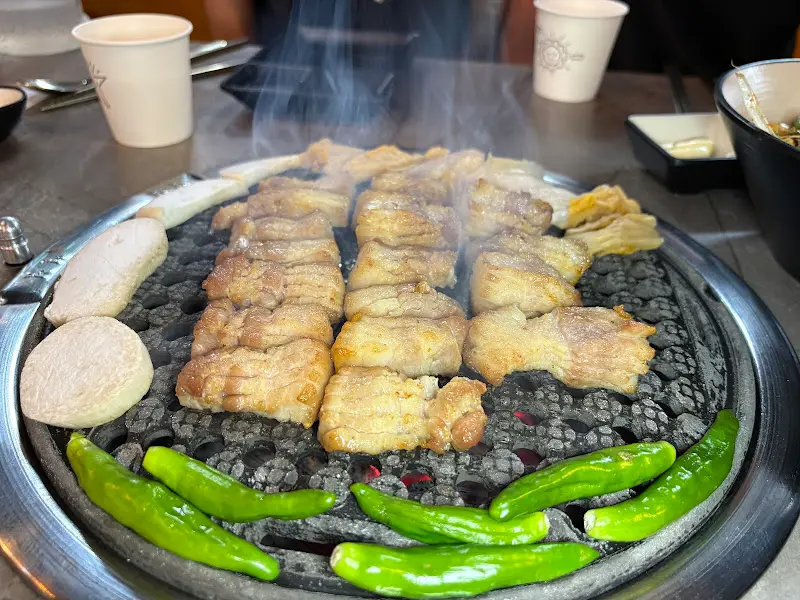 노릇노릇 익어가는 삼겹살