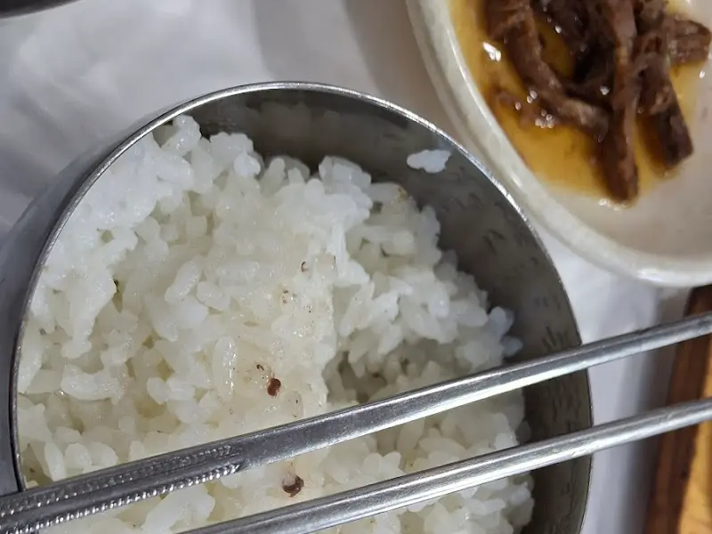 윤기가 흐르는 밥