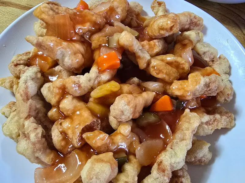 탕수육 소스 뿌린 모습