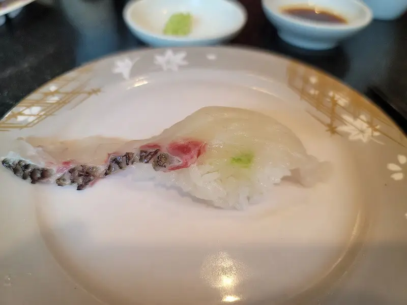 싱싱한 흰살 생선 초밥