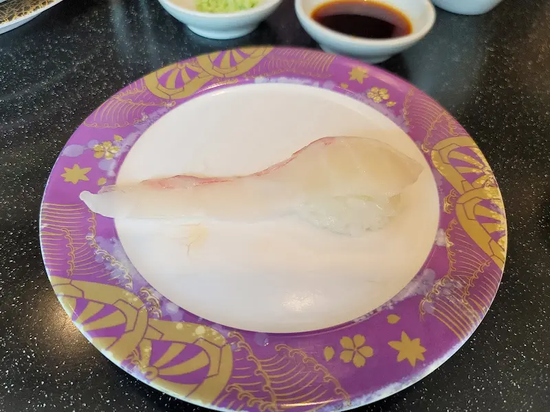 접시에 담긴 초밥