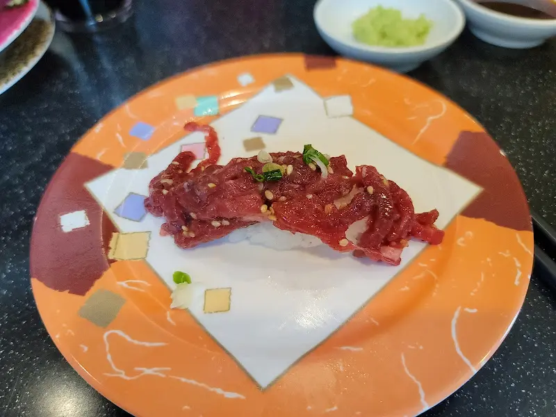 육회 초밥 근접샷