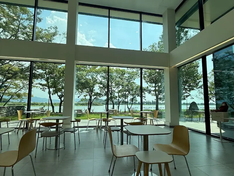 카페 내부 좌석