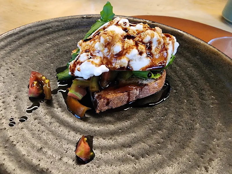 부라타 치즈 브루스케타