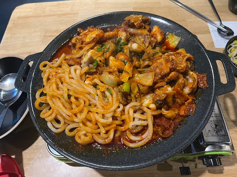 탱글탱글 쭈꾸미와 쫄깃한 면발