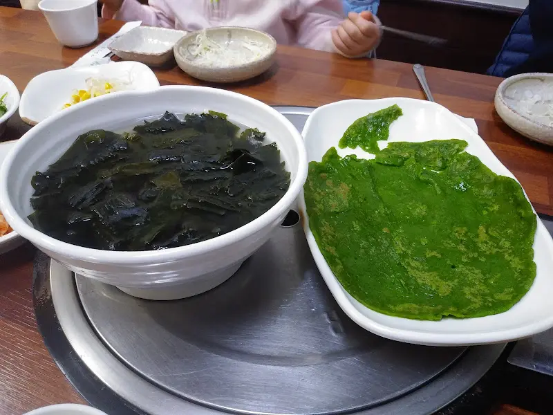 풍성집 밑반찬 미역국과 전