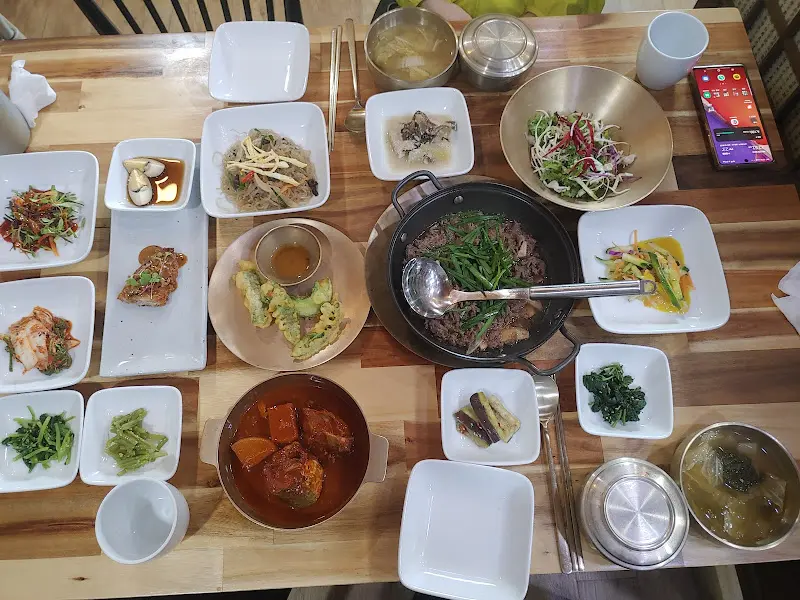 예다믄 한상차림