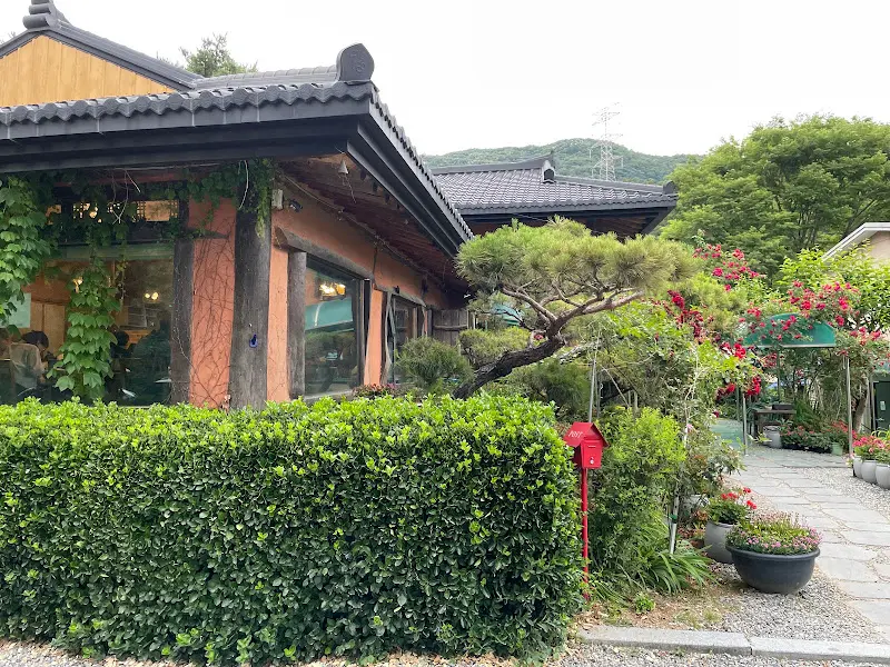 한정식집 외부 전경