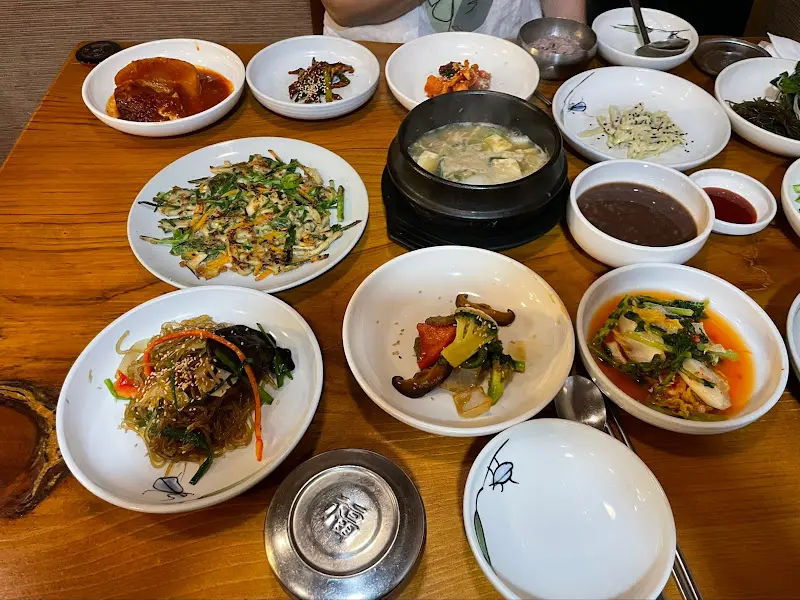 한상 가득 차려진 한정식