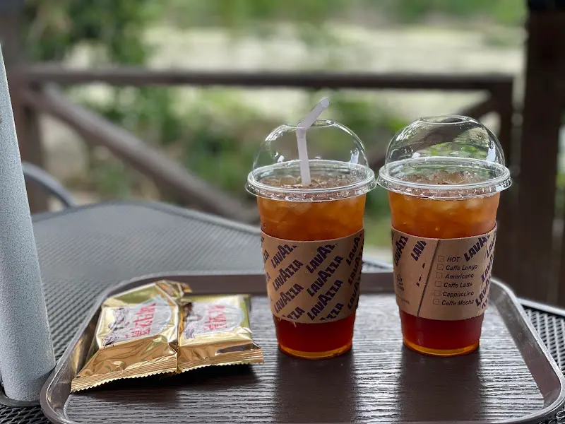 쉼터에서 즐기는 커피 한 잔