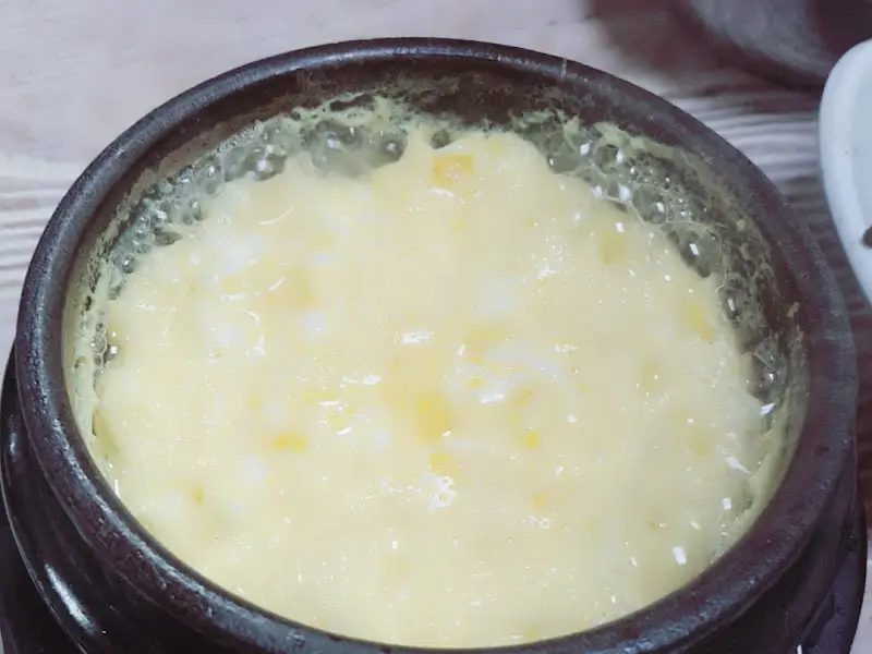 뚝배기에 담겨 나오는 짬뽕