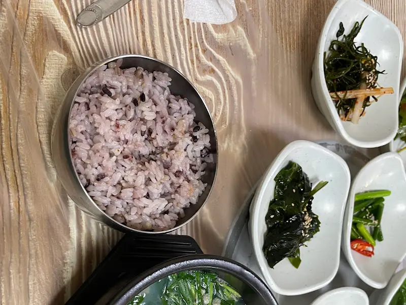 정갈한 반찬과 밥