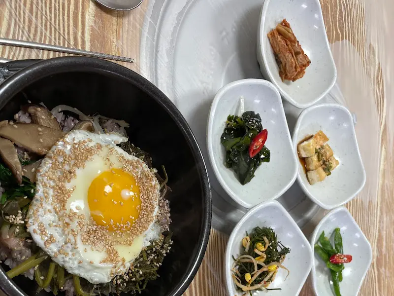 비빔밥과 밑반찬
