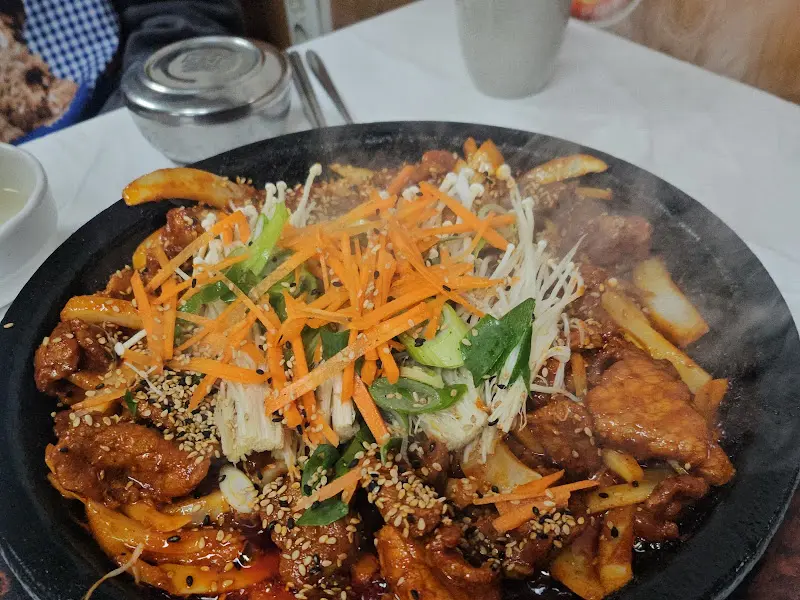 푸짐한 오징어볶음 한 상