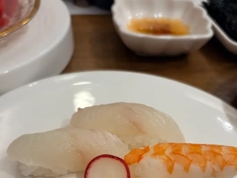 윤기가 흐르는 싱싱한 초밥