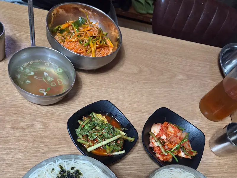 잔치국수와 김치