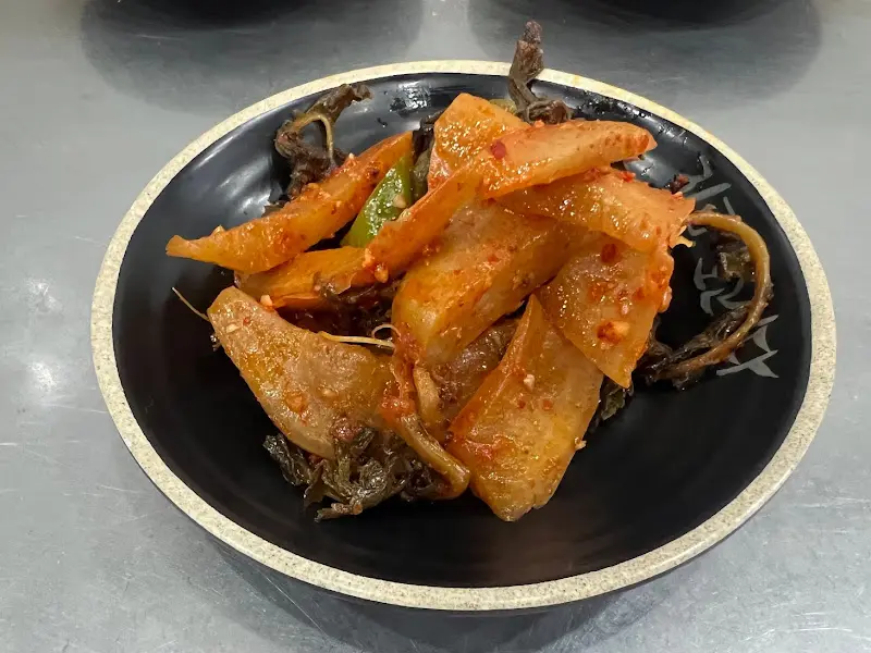 윤기가 흐르는 총각무 지짐