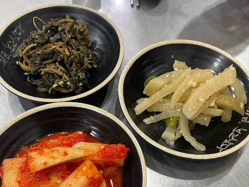 다양한 밑반찬들