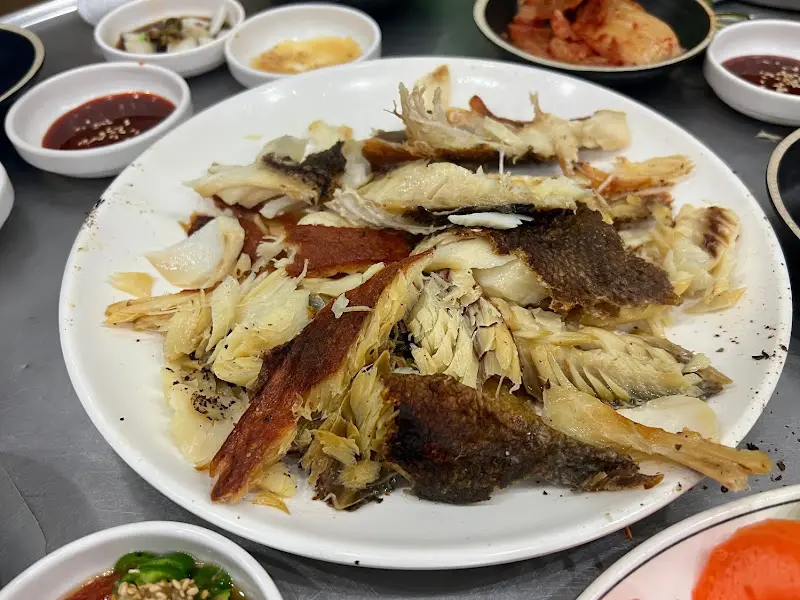 먹기 좋게 발라진 우럭구이