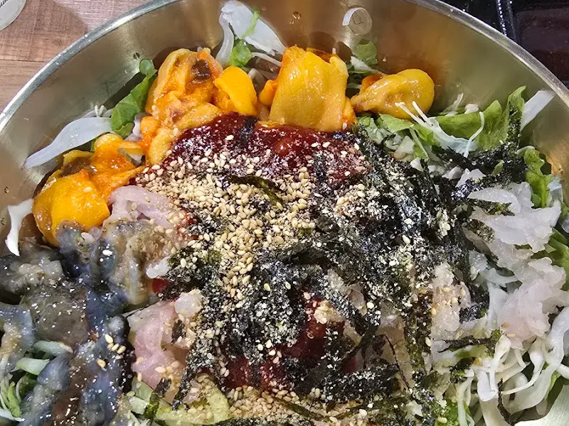 해산물이 가득한 물회