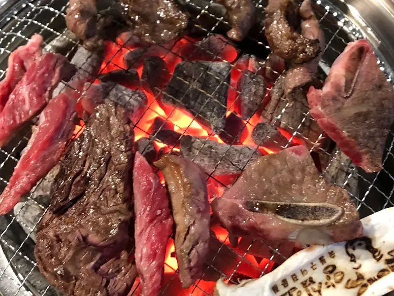 숯불 위 고기