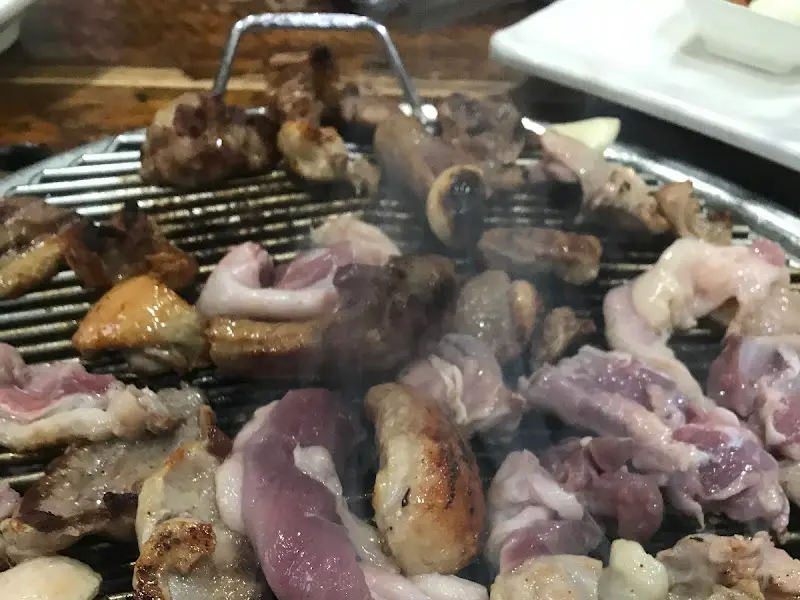 노릇노릇 익어가는 고기