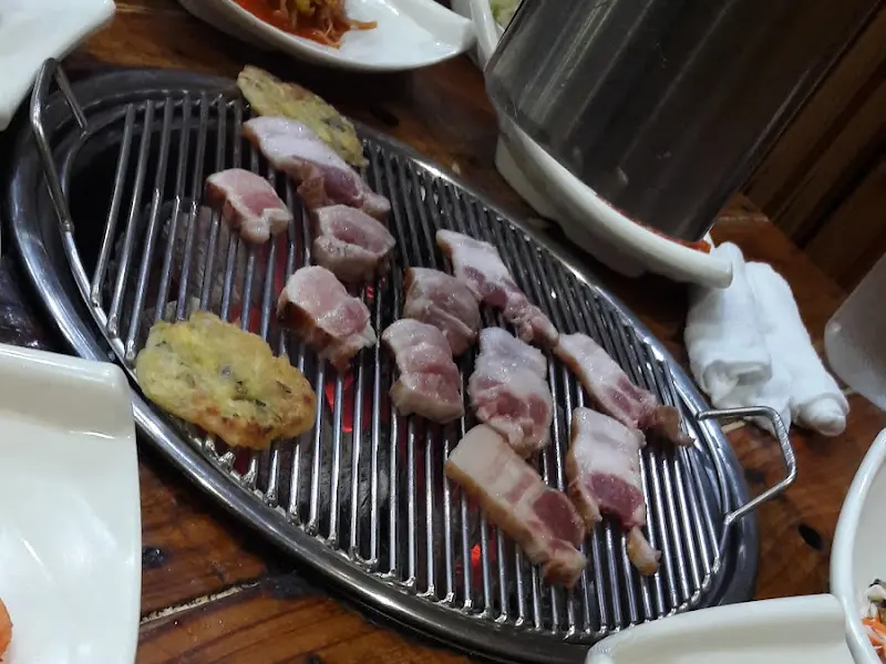 초벌구이된 고기