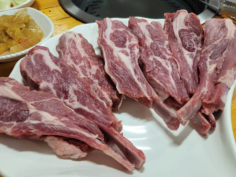 구워지기 전의 양갈비