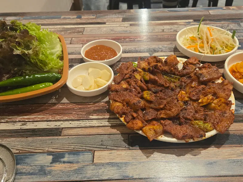 돼지 석쇠구이 한 상 차림