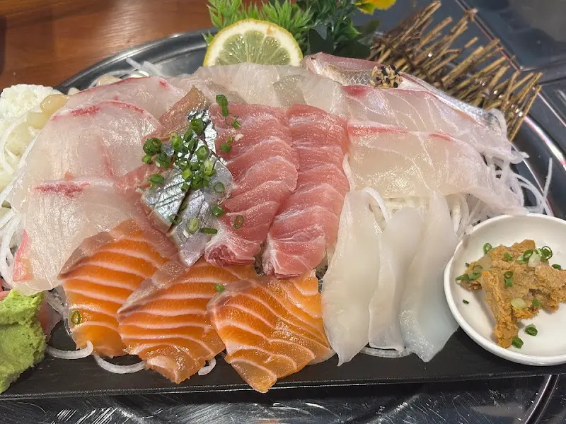 윤기가 좔좔 흐르는 숙성회