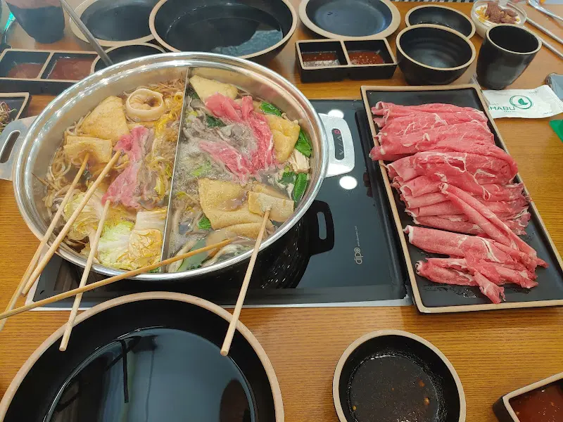 푸짐한 샤브샤브 한 상 차림