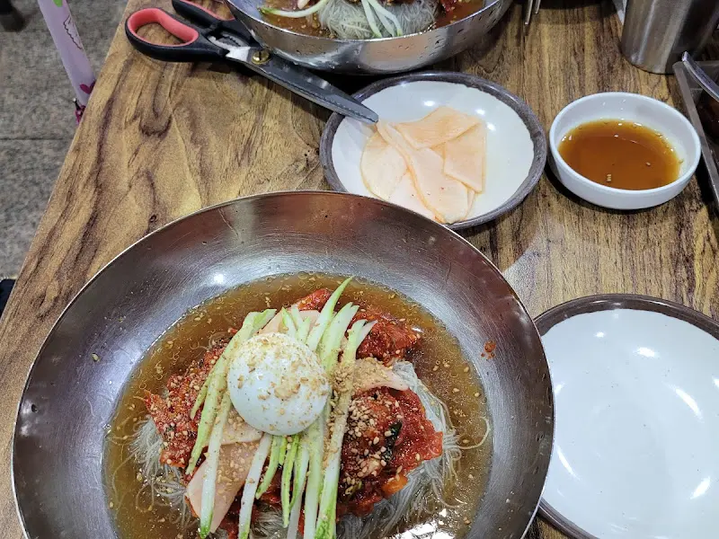 물냉면과 회냉면