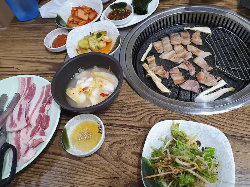 돼지갈비와 밑반찬
