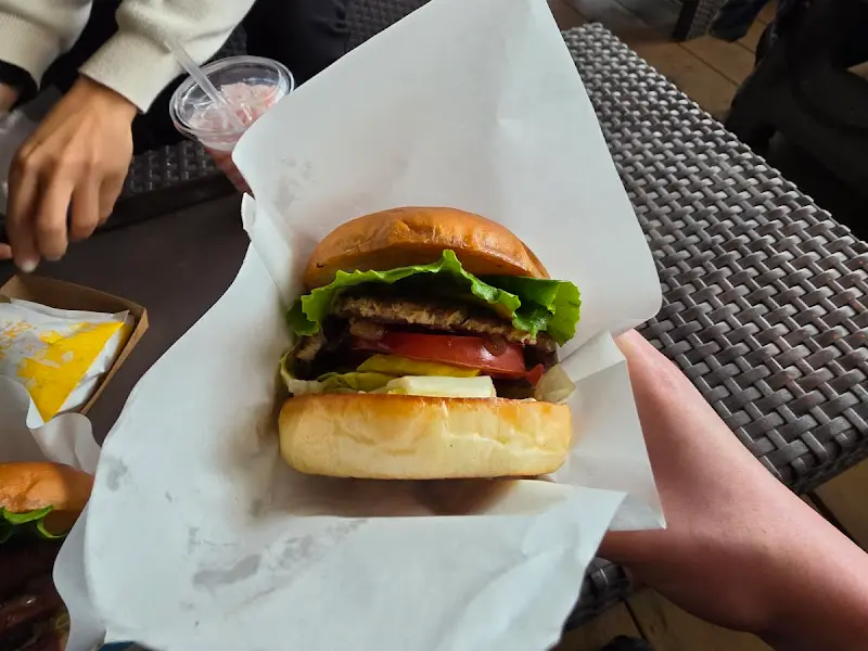 메타 버거의 비주얼