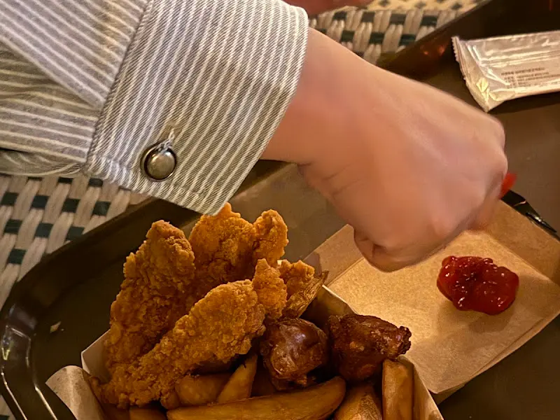 버팔로윙과 감자튀김