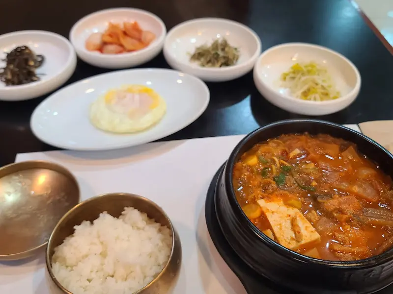 밑반찬과 홍어애국