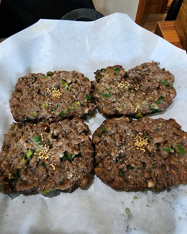 먹음직스러운 떡갈비