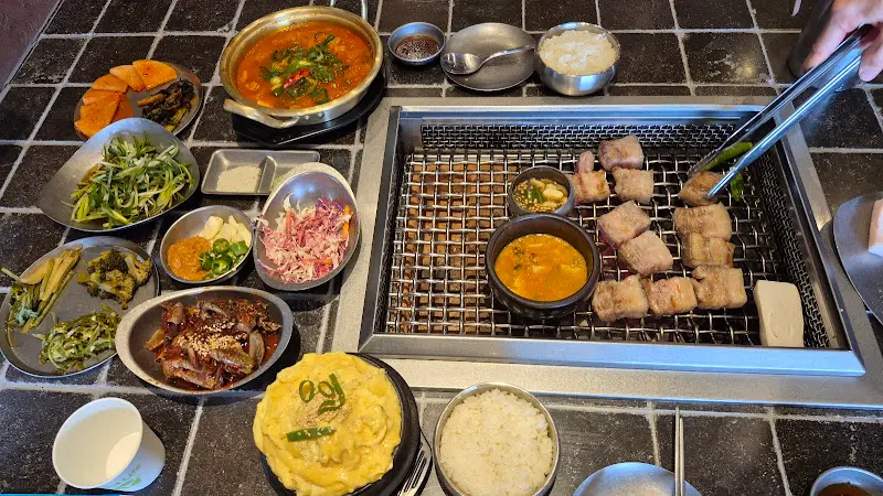 골목깡통구이 내부 인테리어