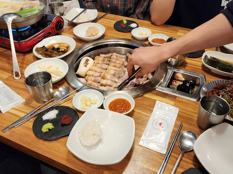 불판 위의 삼겹살