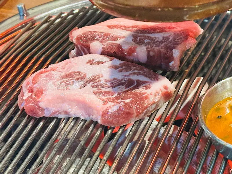 노릇노릇 구워진 삼겹살