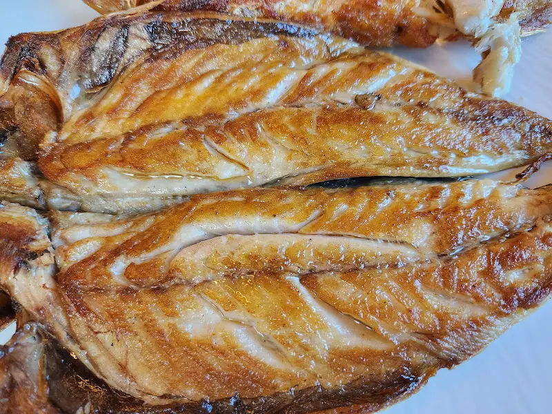 노릇하게 구워진 고등어구이 클로즈업