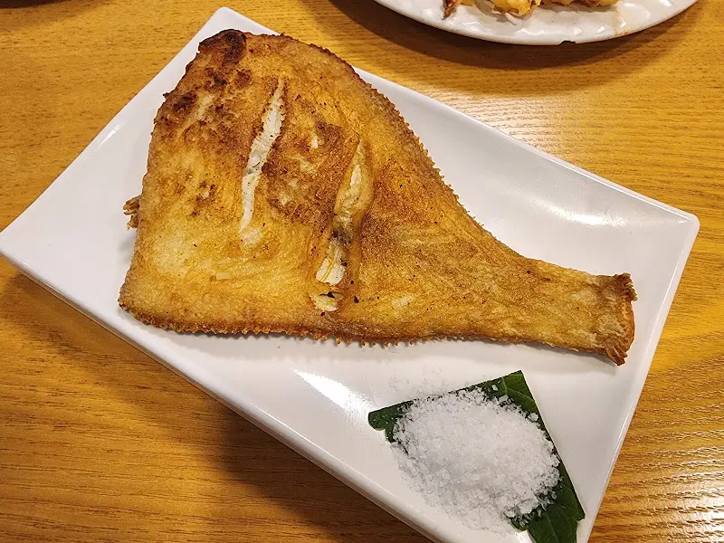 노릇하게 구워진 생선구이