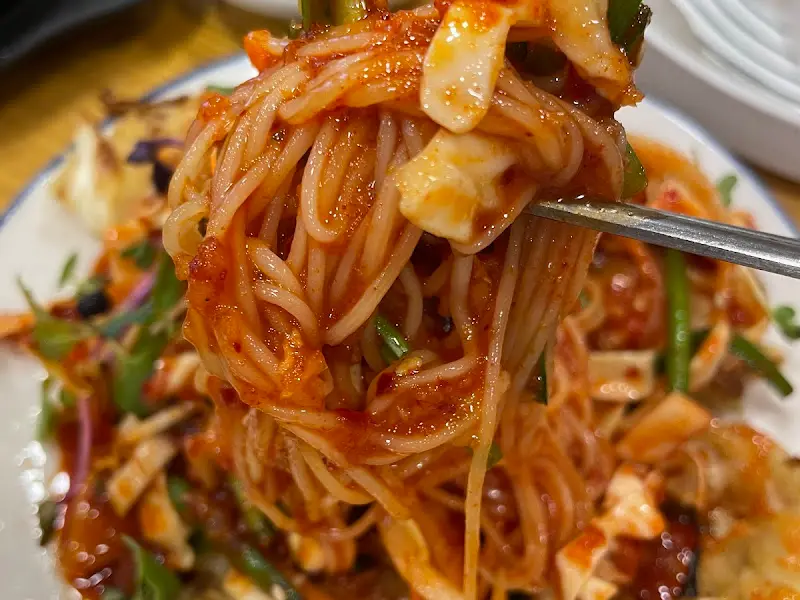 매콤한 비빔국수