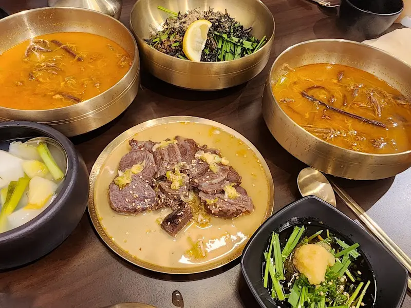 육개장, 육곱탕면, 수육 한상차림