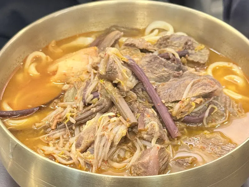 푸짐한 육곱탕면