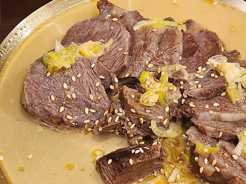 윤기가 흐르는 수육