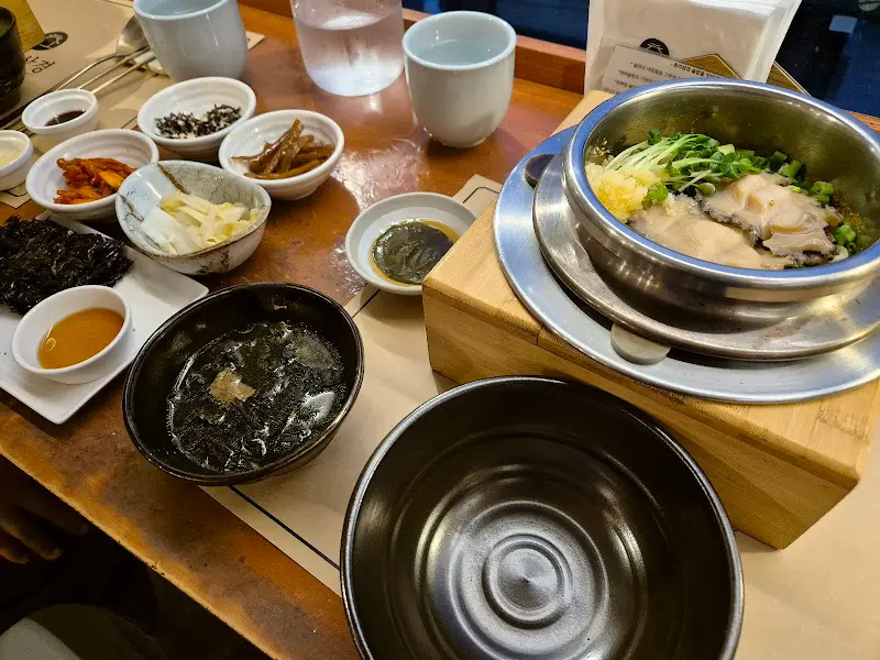 스테이크 솥밥 한상차림