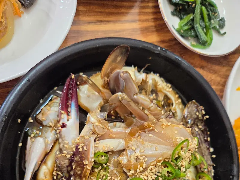 게딱지에 밥 비벼먹기